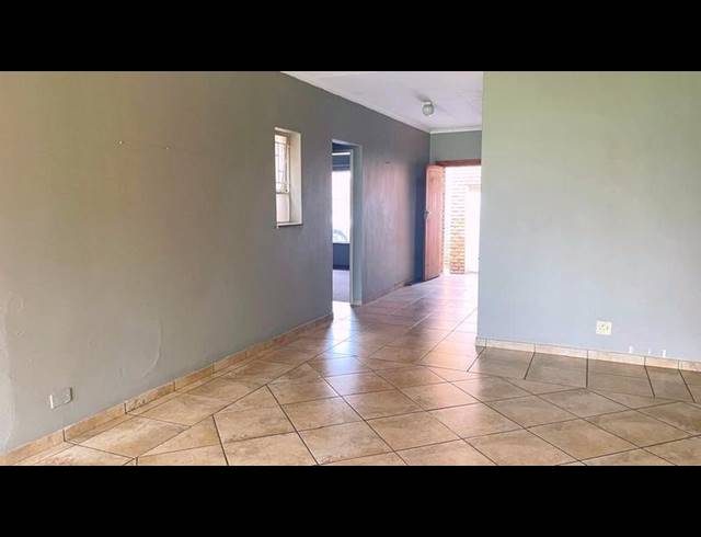 2 BEDROOM TOWNHOUSE FOR SALE IN FLORA GARDENS